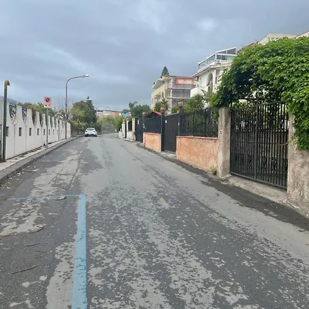 Holiday home Infuria Di Onde Con Posto Auto